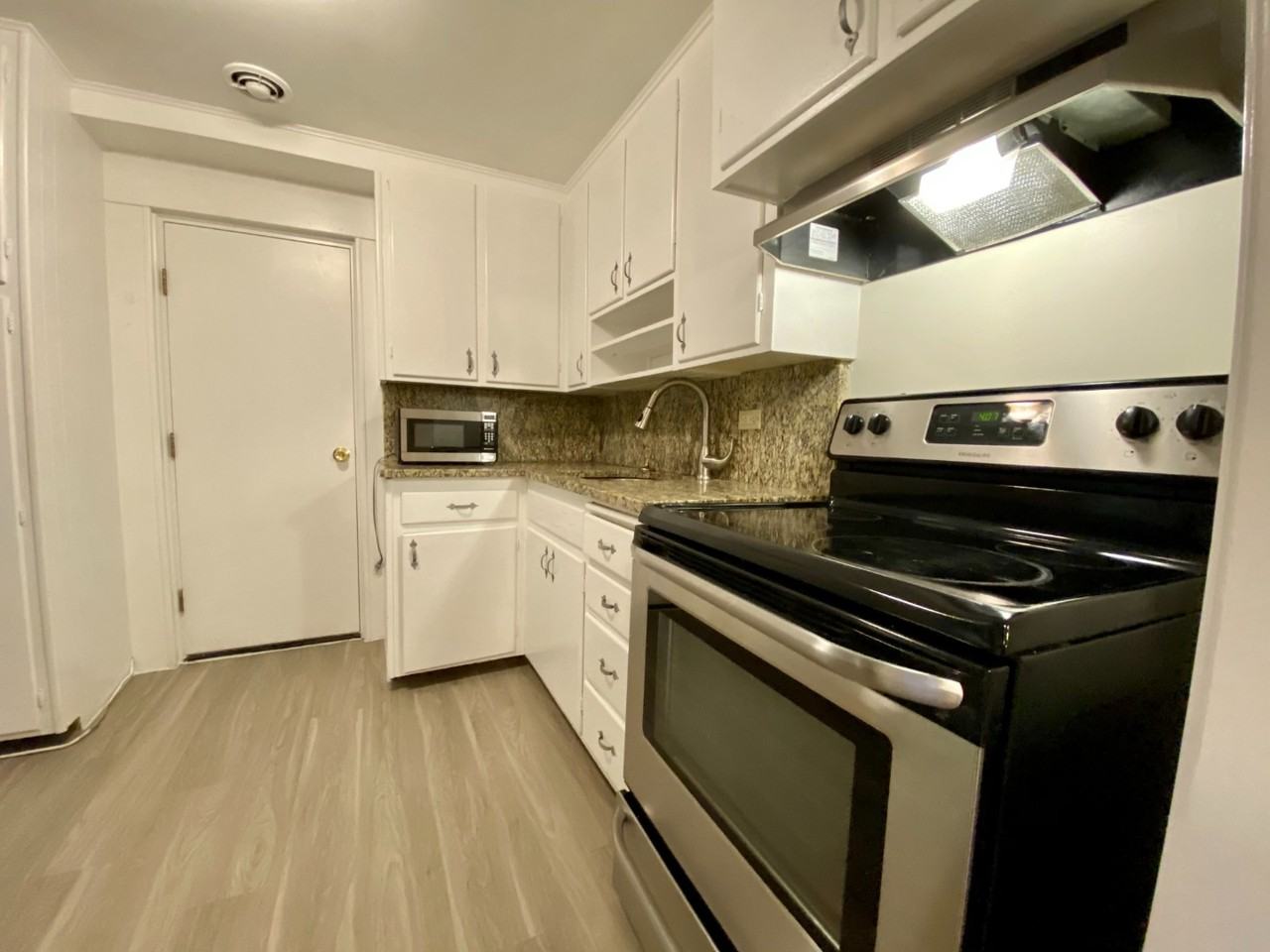 1452 N Marion St - Photo 2 of 34