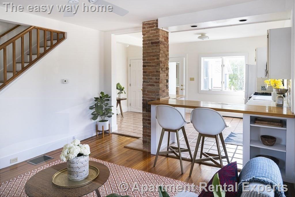 128 Holworthy St - Photo 3 of 12