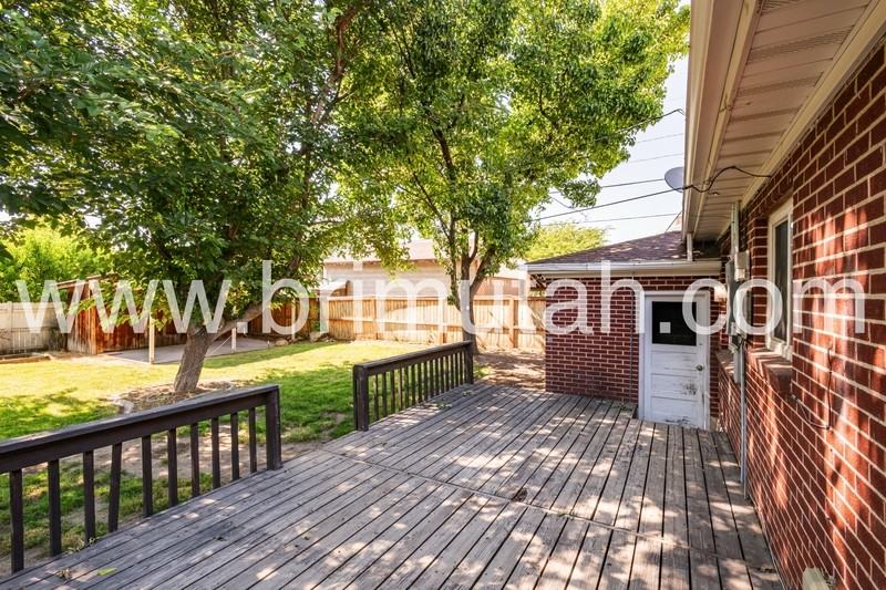 5856 S St - Photo 4 of 27
