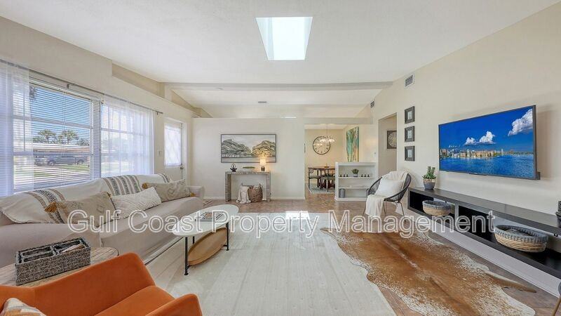 2551 Waneta Dr - Photo 3 of 35
