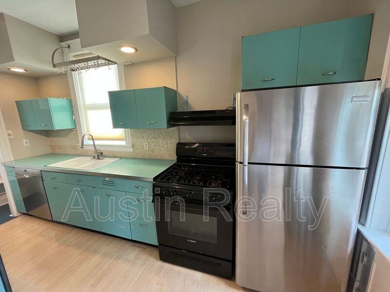 3901 Hartford St #2F - Photo 2 of 16