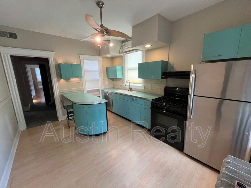 3901 Hartford St #2F - Photo 3 of 16