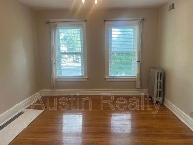 3901 Hartford St #2F - Photo 5 of 16