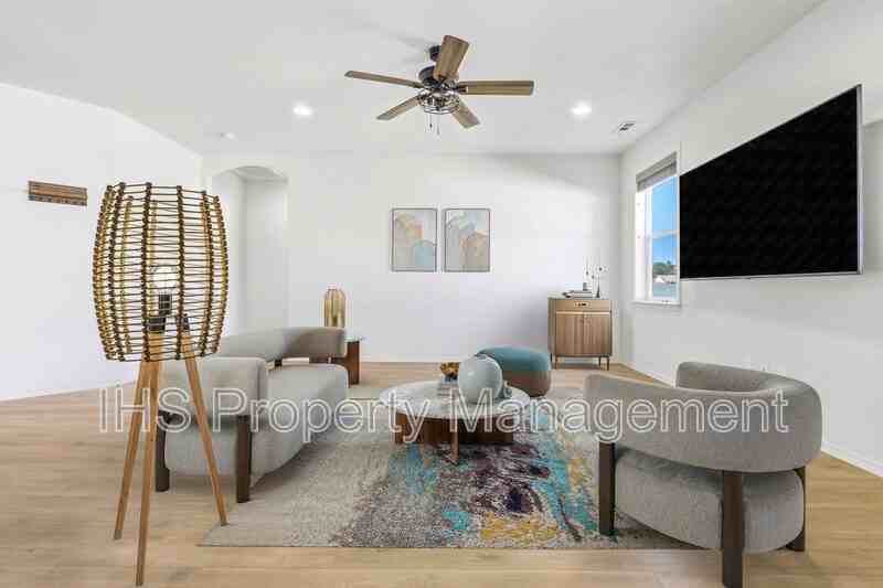 1918 S Elm Pl - Photo 2 of 23