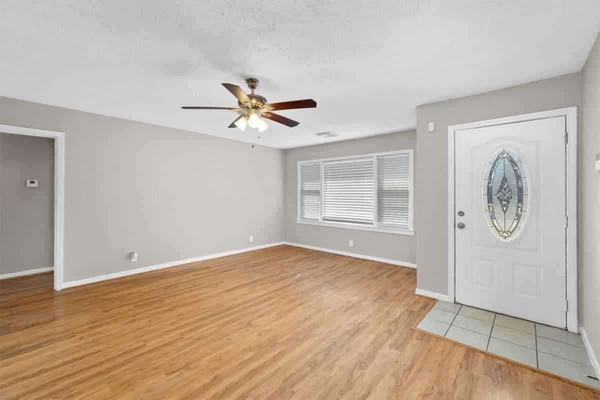 1502 15th Ave N - Photo 3 of 10
