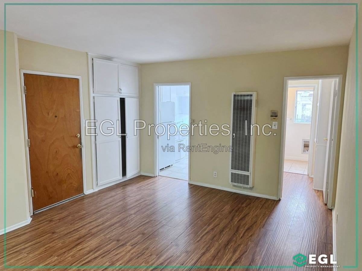 1211 N New Hampshire Ave #3 - Photo 4 of 9