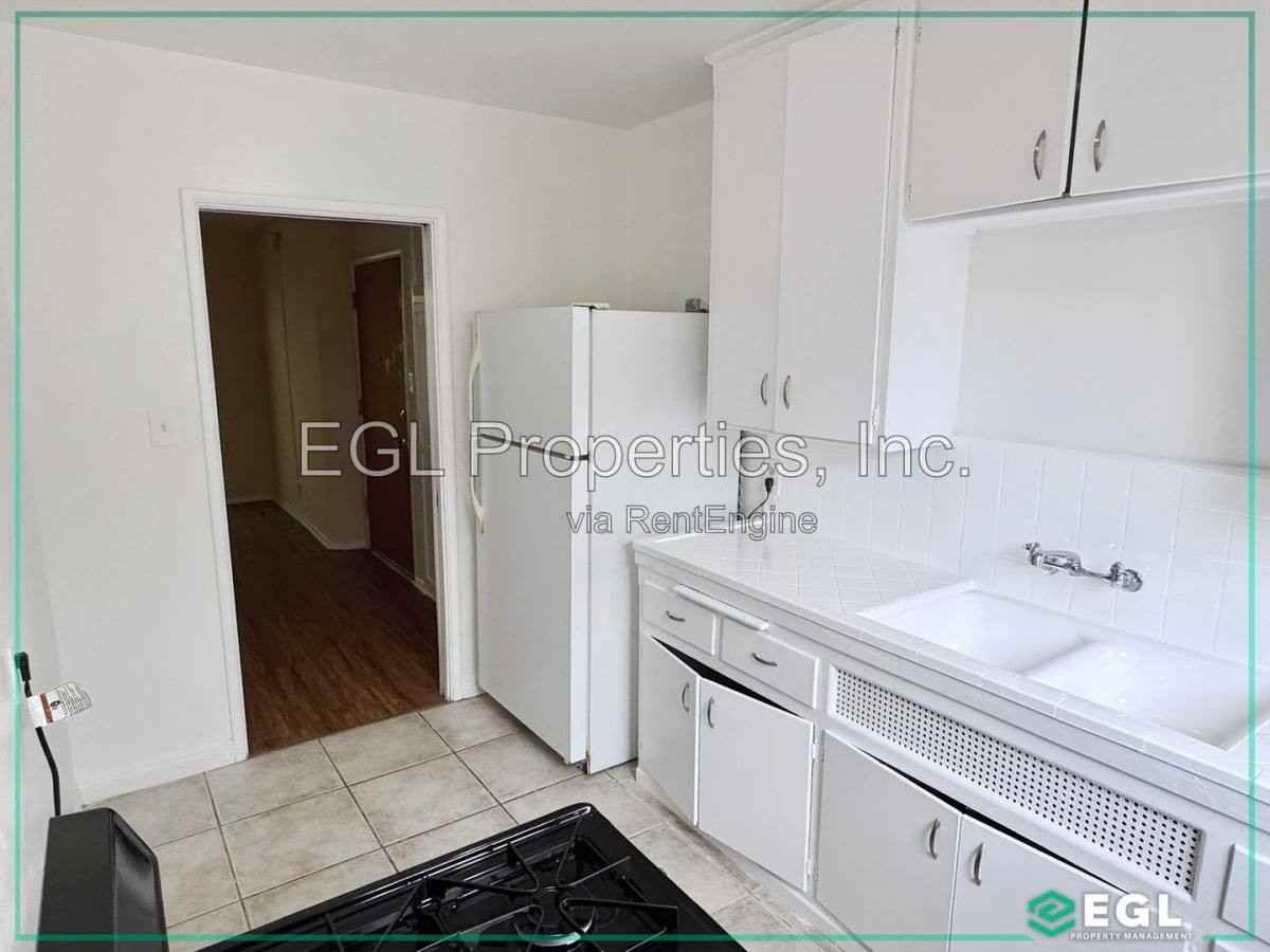 1211 N New Hampshire Ave #3 - Photo 6 of 9