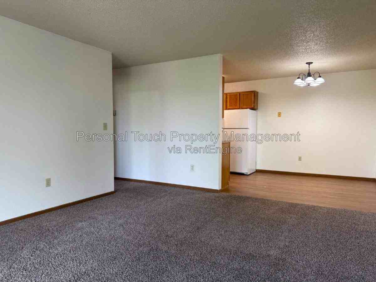 1401 12th St E #6 - Photo 2 of 10