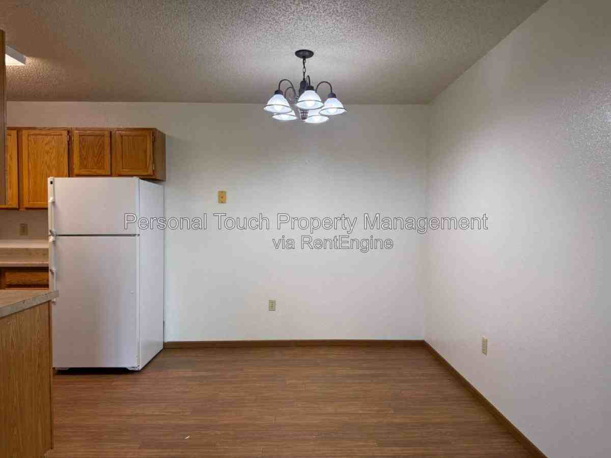 1401 12th St E #6 - Photo 6 of 10