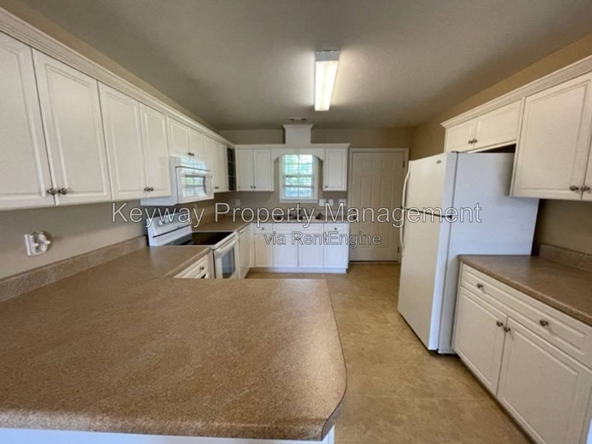 6107 Village W Lane - Photo 6 of 10