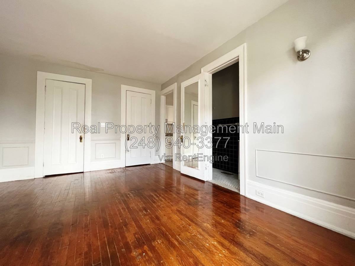 715 Parker St #8 - Photo 3 of 9