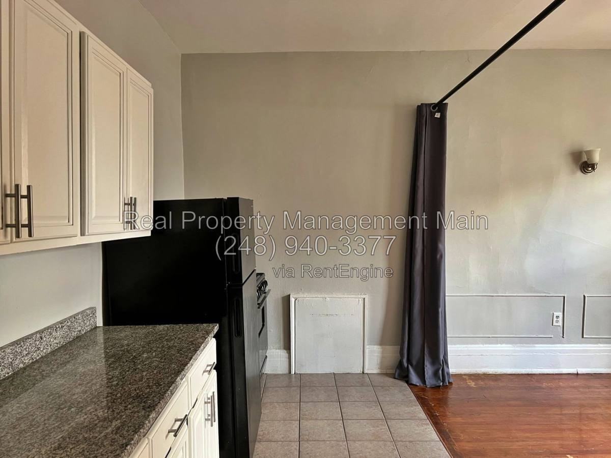 715 Parker St #8 - Photo 4 of 9
