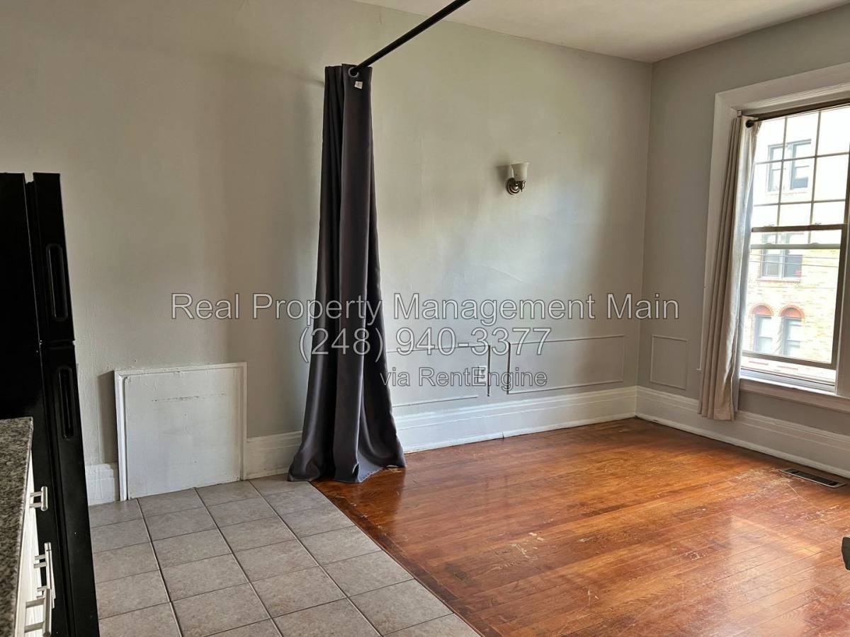 715 Parker St #8 - Photo 5 of 9