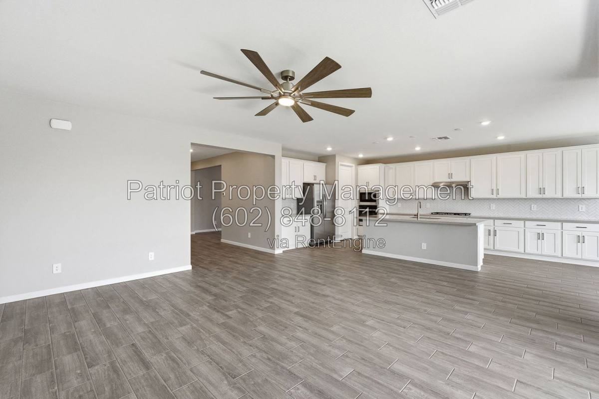 5635 W Hayduk Rd - Photo 2 of 10