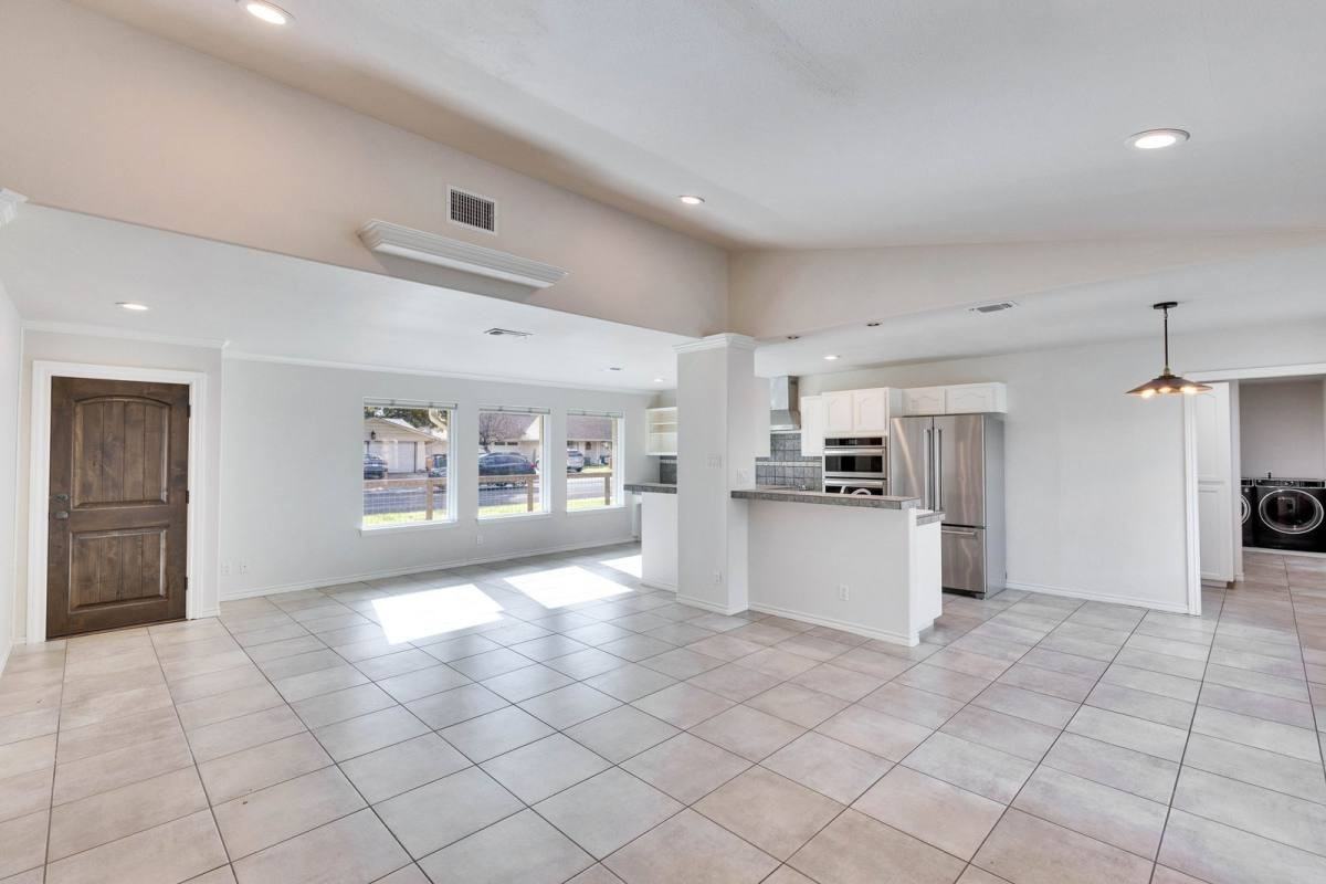 7709 Shoal Creek Blvd - Photo 2 of 10