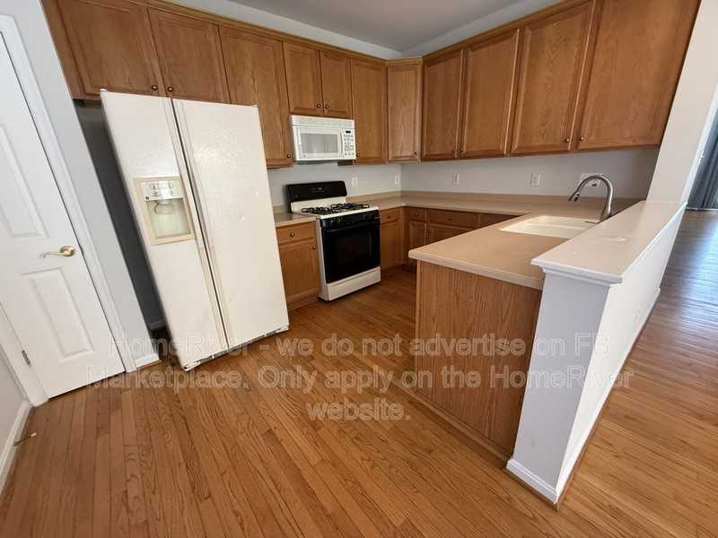 21793 Ladyslipper Sq - Photo 4 of 22