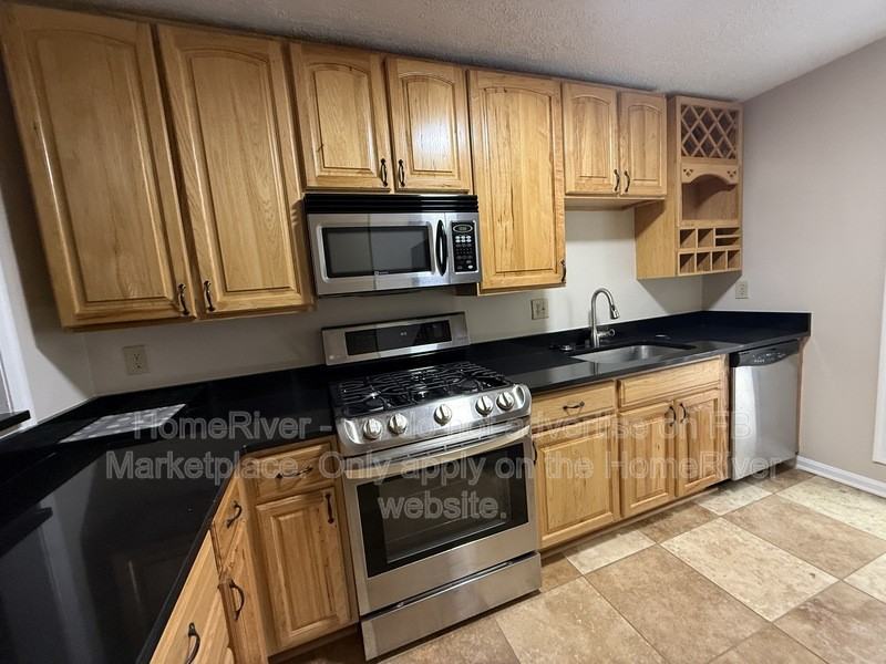 10116 Oakton Terrace Rd - Photo 6 of 12