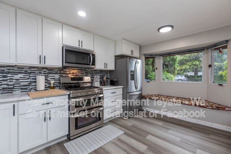 19609 4th Ave S - Photo 7 of 27