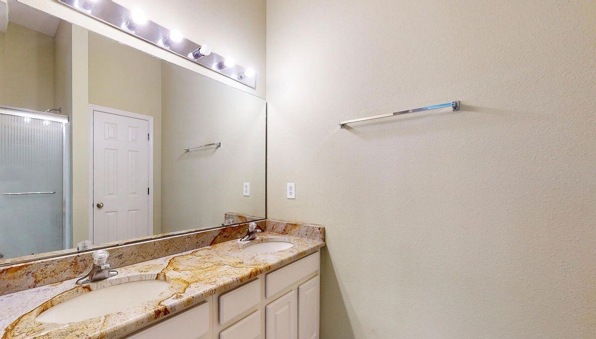 5881 Moonstone Ct - Photo 5 of 33