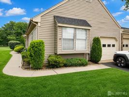 featured image of 6 Patrick Henry Ct