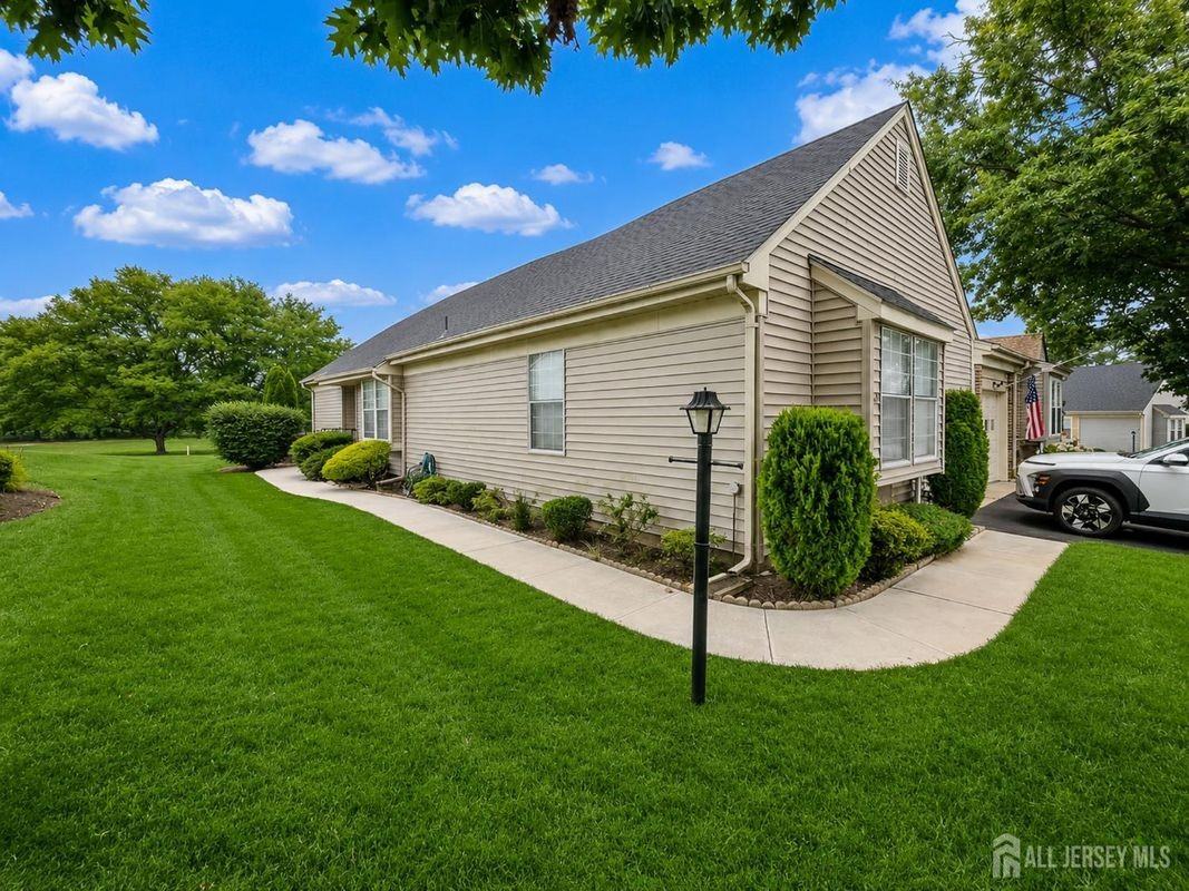 6 Patrick Henry Ct - Photo 2 of 24