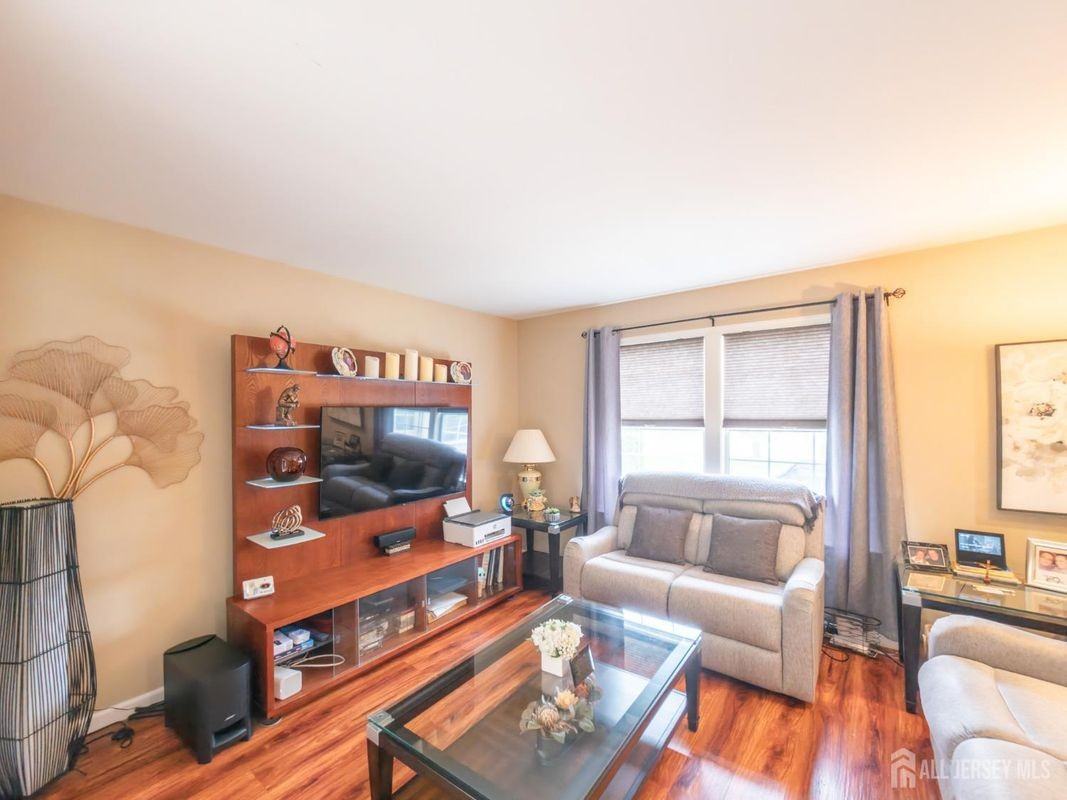 6 Patrick Henry Ct - Photo 4 of 24