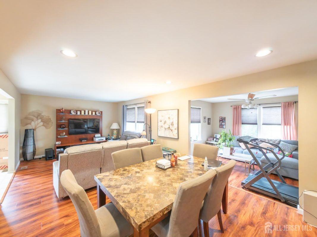 6 Patrick Henry Ct - Photo 7 of 24