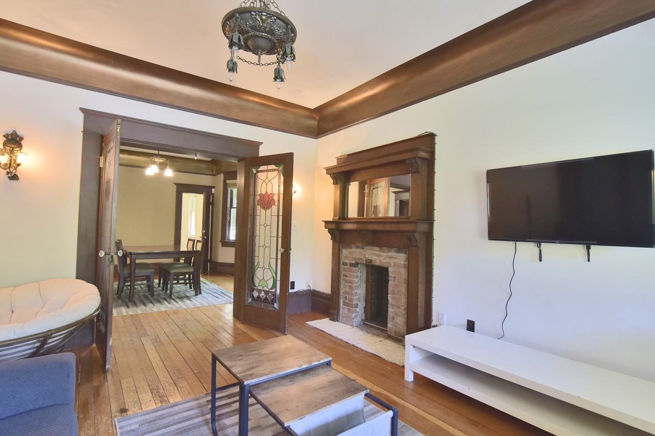 1517 Comox Street - Photo 2