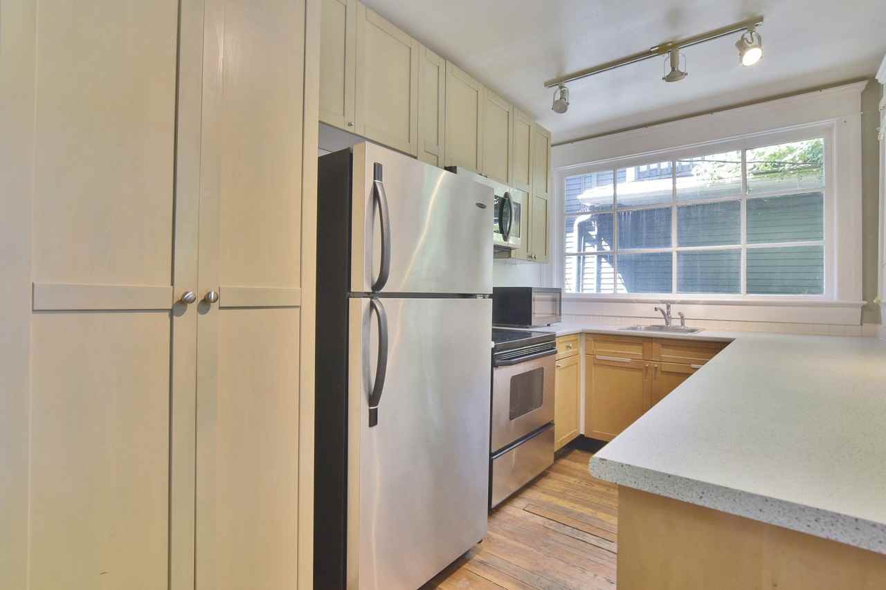 1517 Comox Street - Photo 6