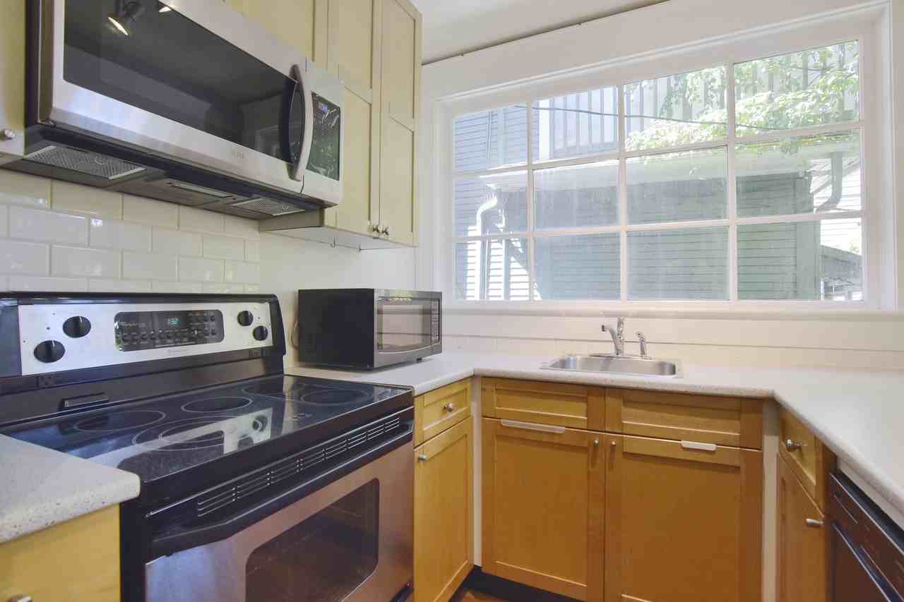1517 Comox Street - Photo 9