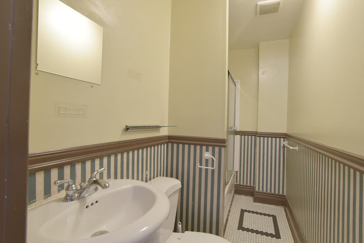 1517 Comox Street - Photo 11