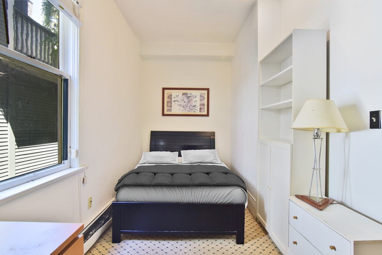 1517 Comox Street - Photo 16