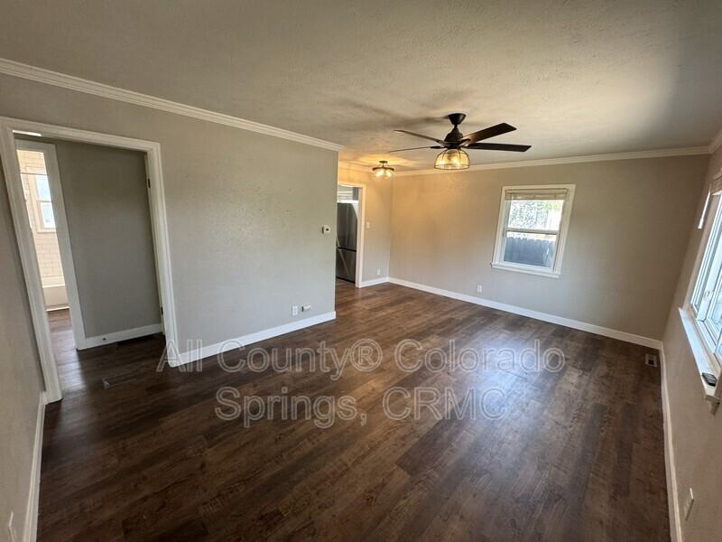 814 S Institute St - Photo 2 of 23