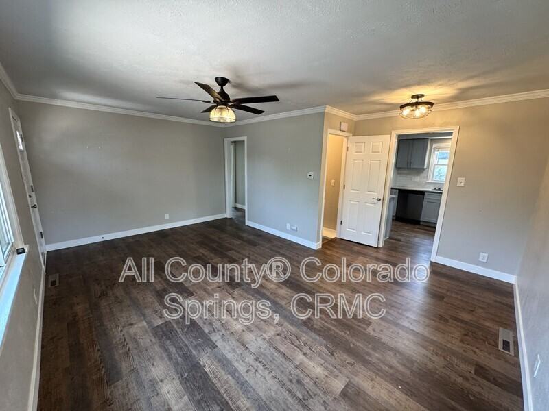 814 S Institute St - Photo 3 of 23