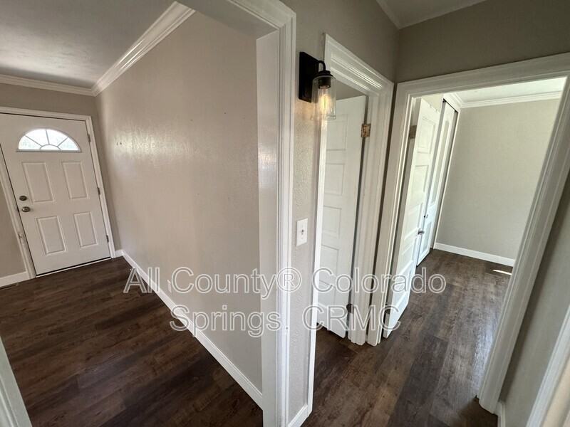814 S Institute St - Photo 4 of 23