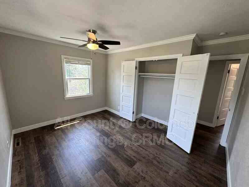 814 S Institute St - Photo 6 of 23