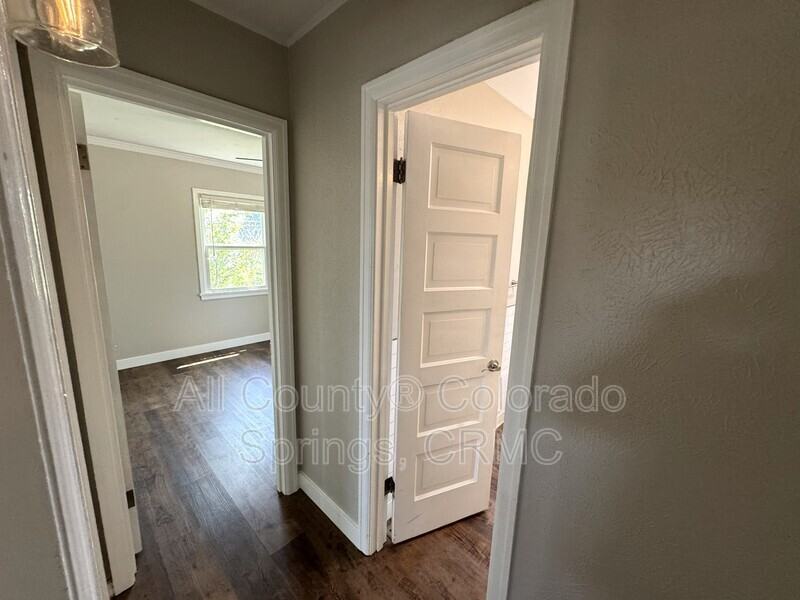 814 S Institute St - Photo 7 of 23