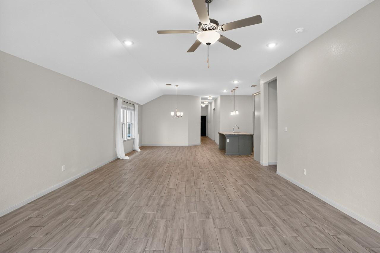 105 Greenway Dr - Photo 2 of 13