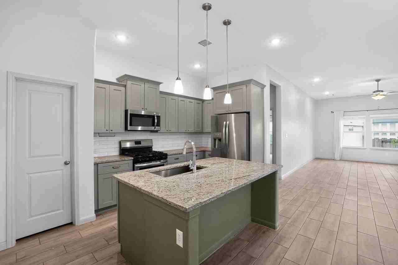 105 Greenway Dr - Photo 4 of 13