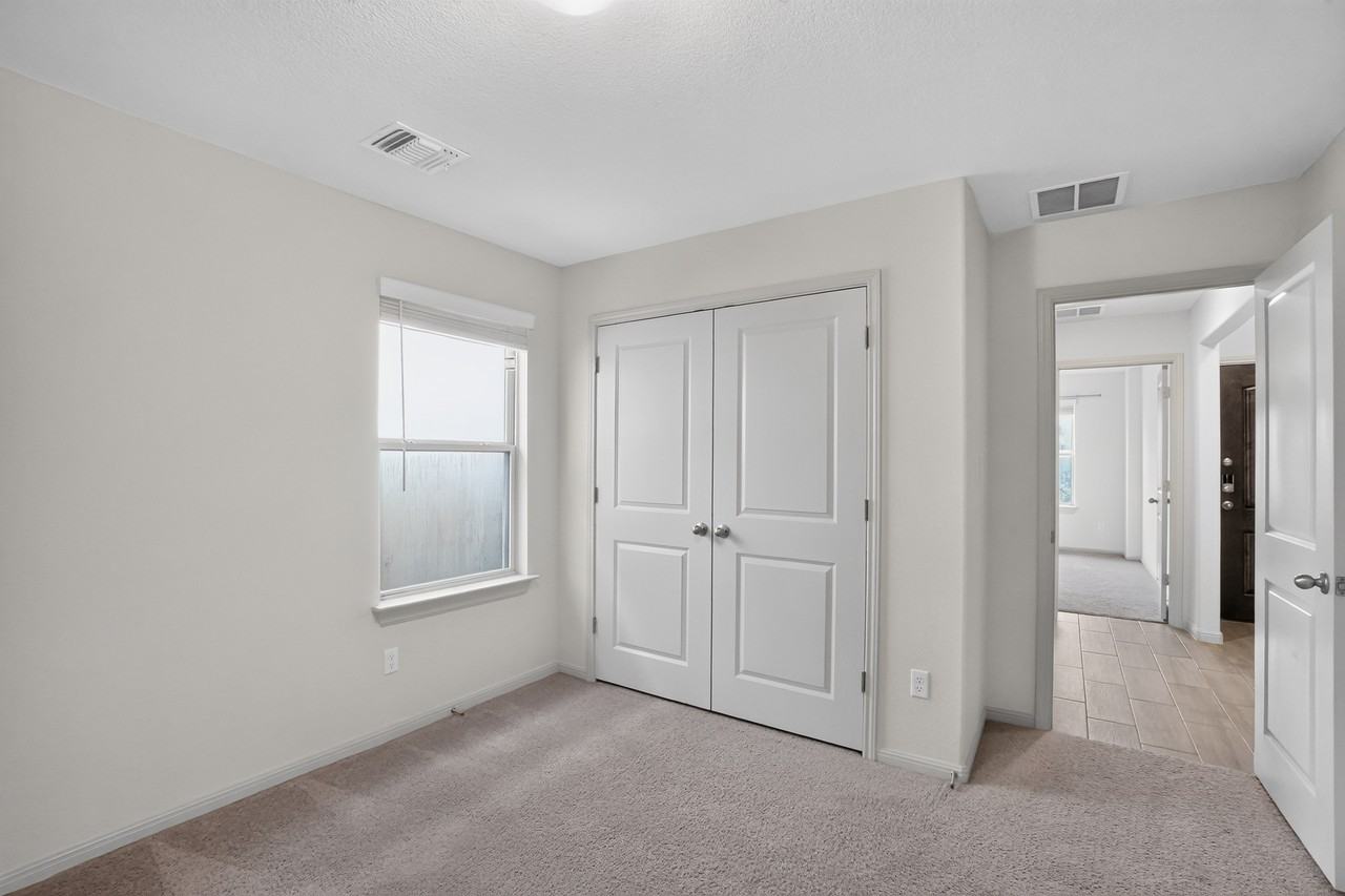 105 Greenway Dr - Photo 6 of 13