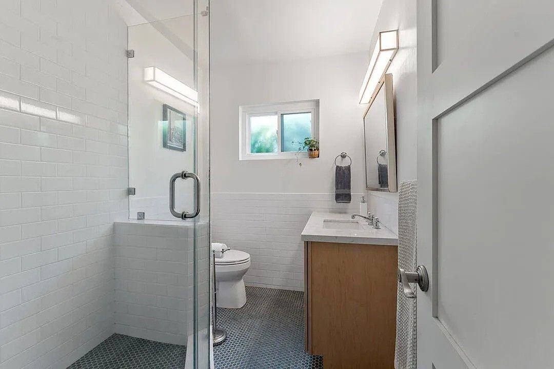1517 Harvard St #7 - Photo 7 of 12