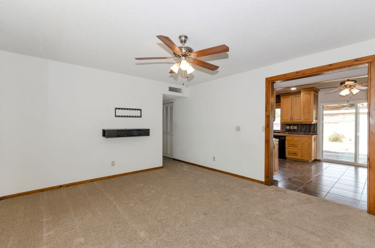 7868 N Soledad Ave - Photo 5 of 26