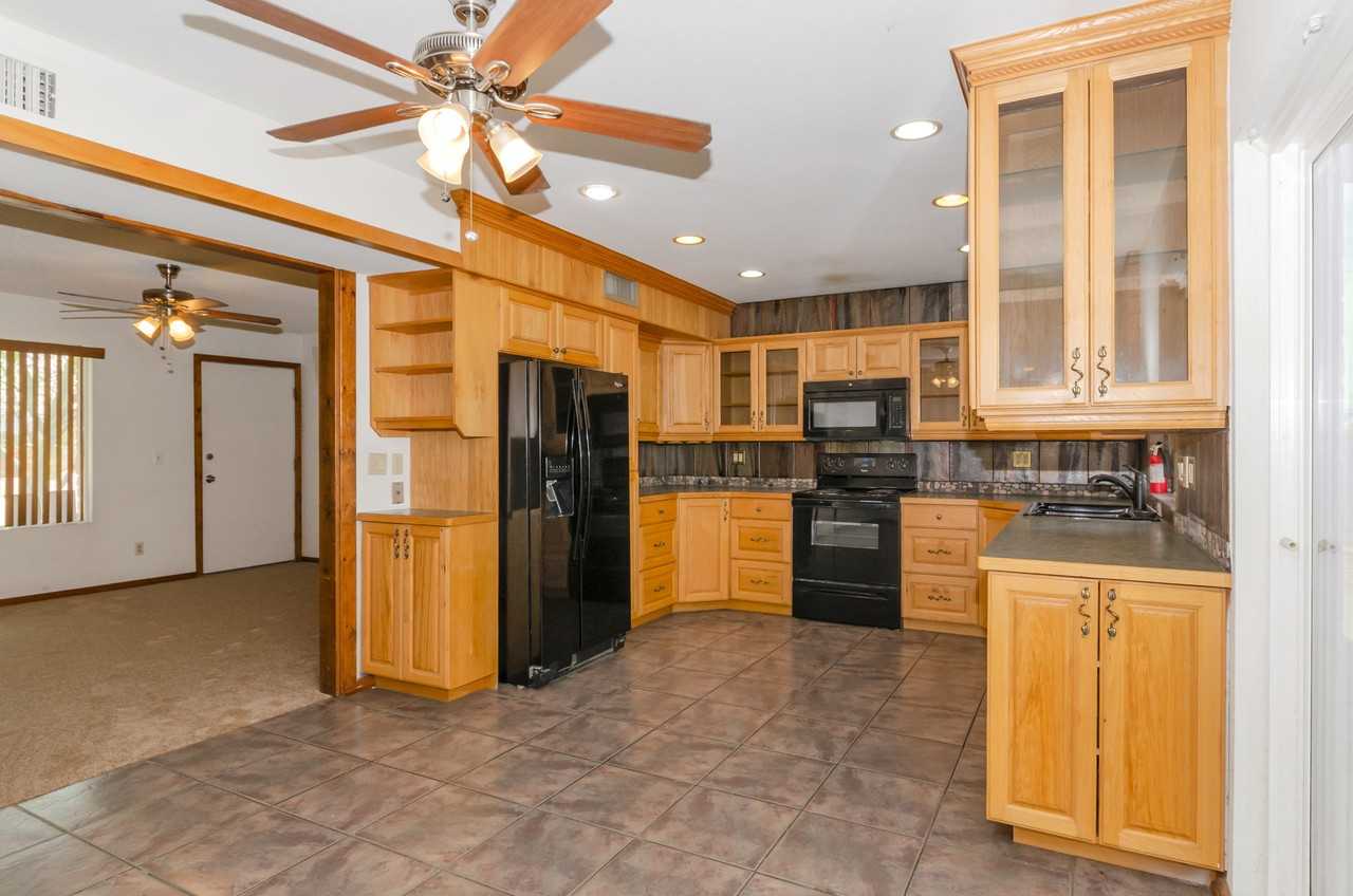 7868 N Soledad Ave - Photo 6 of 26