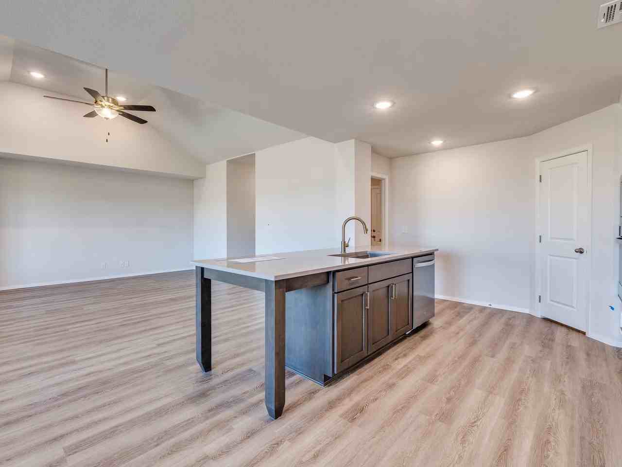 3441 E 153rd St S - Photo 7 of 22