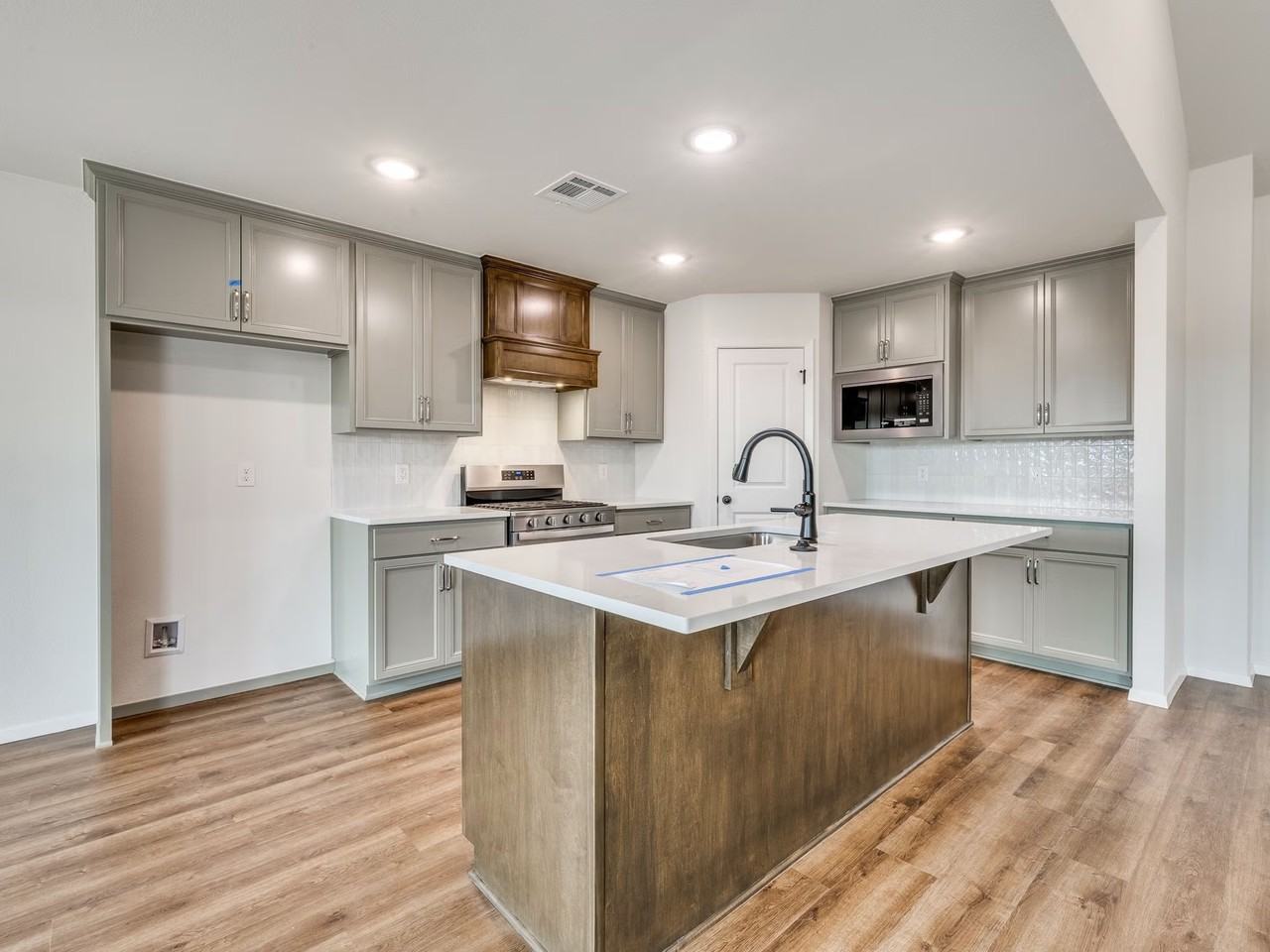 3422 E 153rd St S - Photo 7 of 26