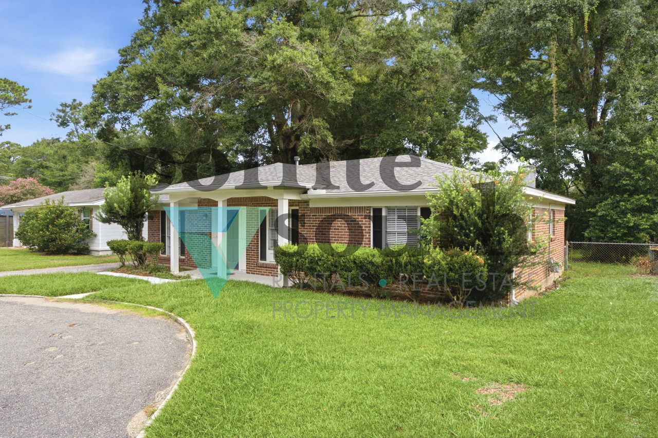509 Gayfer Ave - Photo 4 of 28