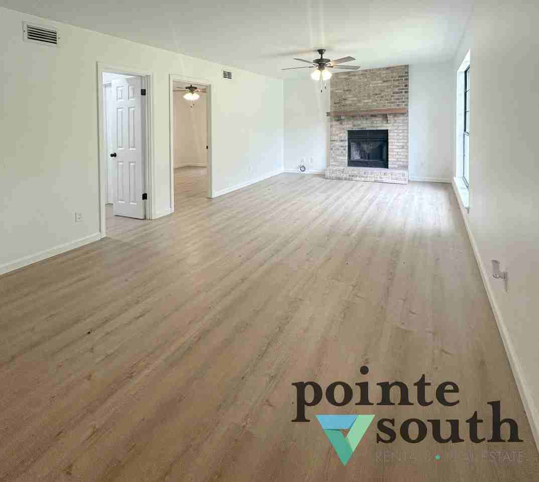 10080 Bayhaven Dr #101 - Photo 2 of 13