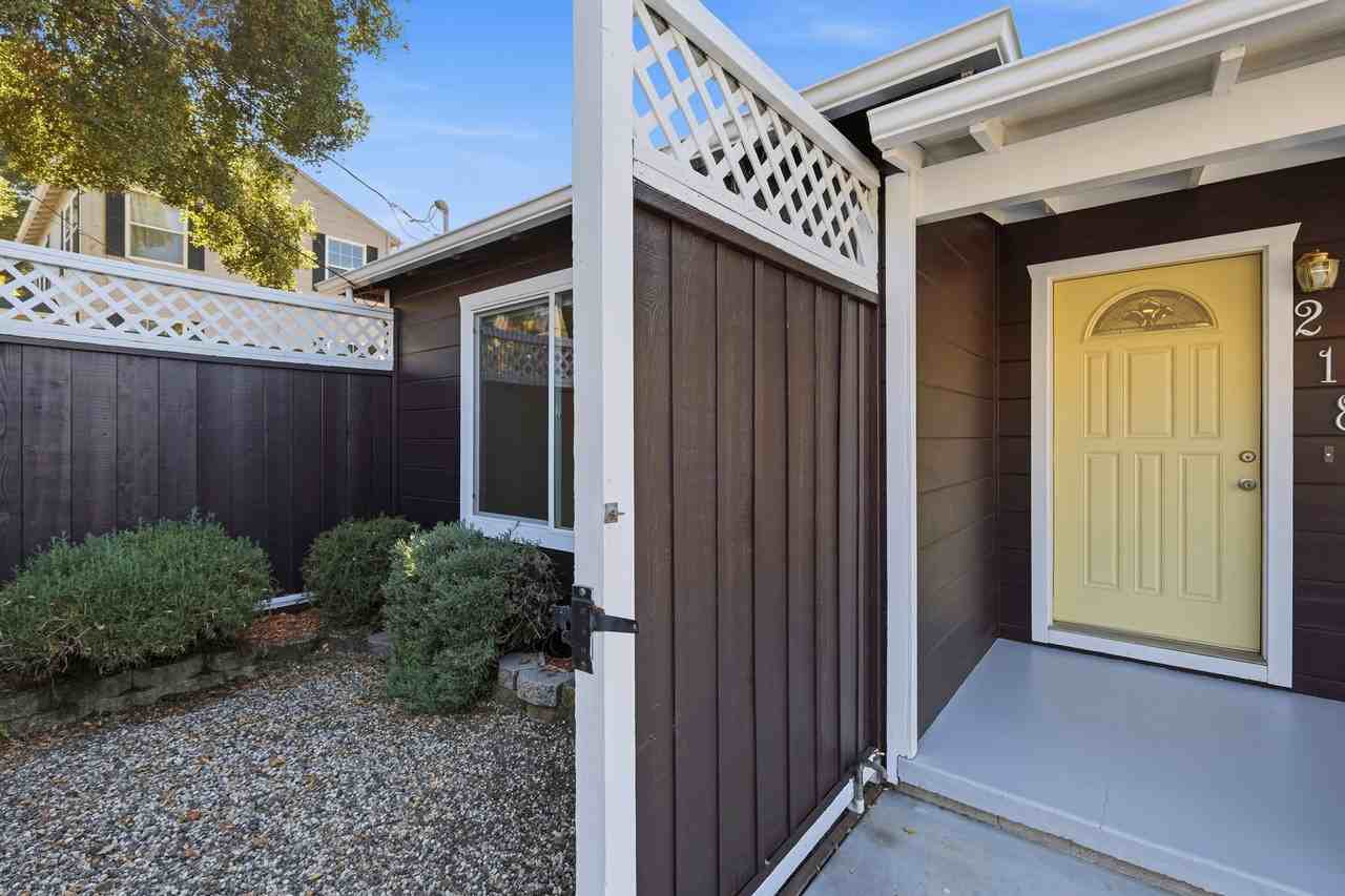 218 Mora St - Photo 6 of 35