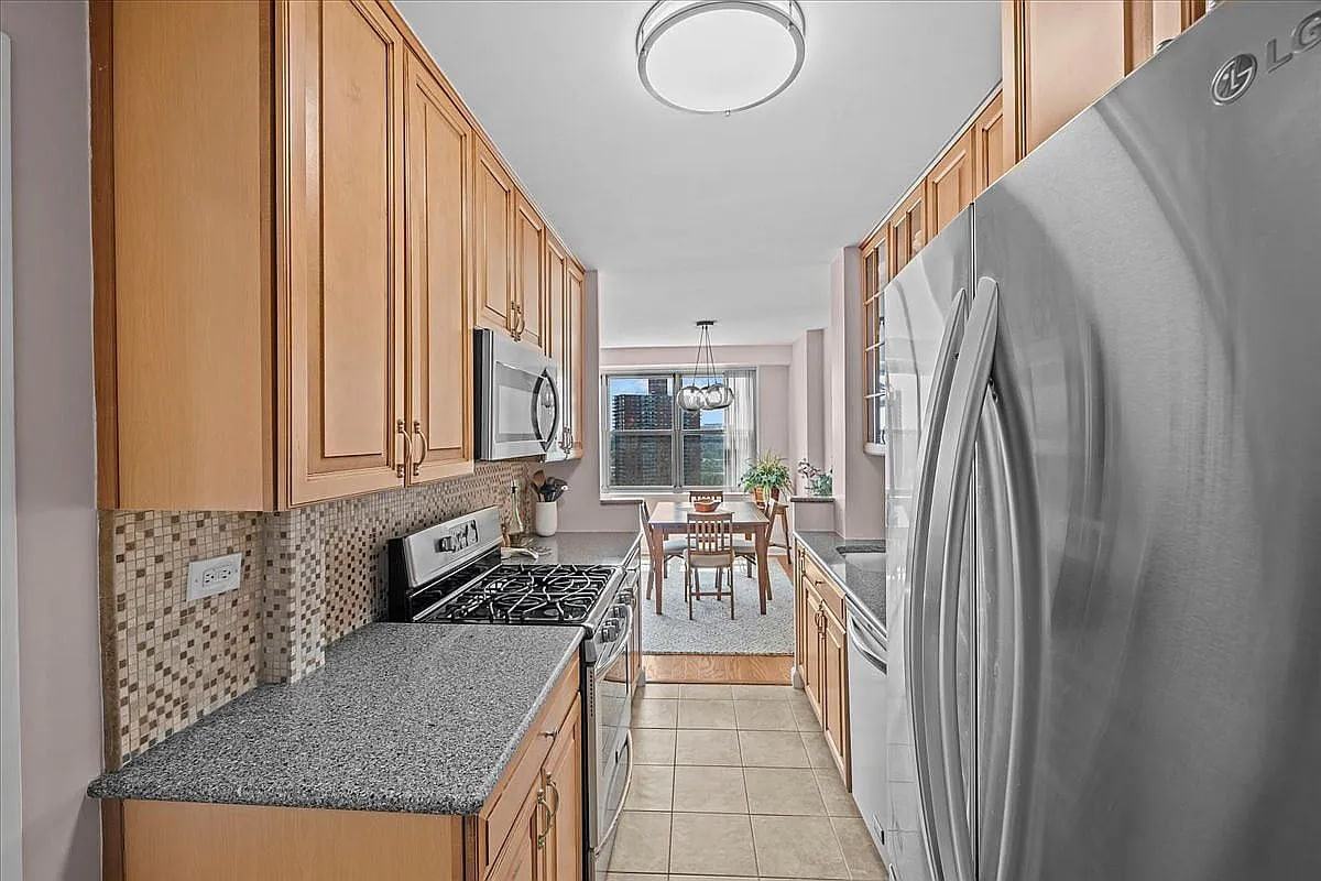 555 Kappock St - Photo 2 of 16