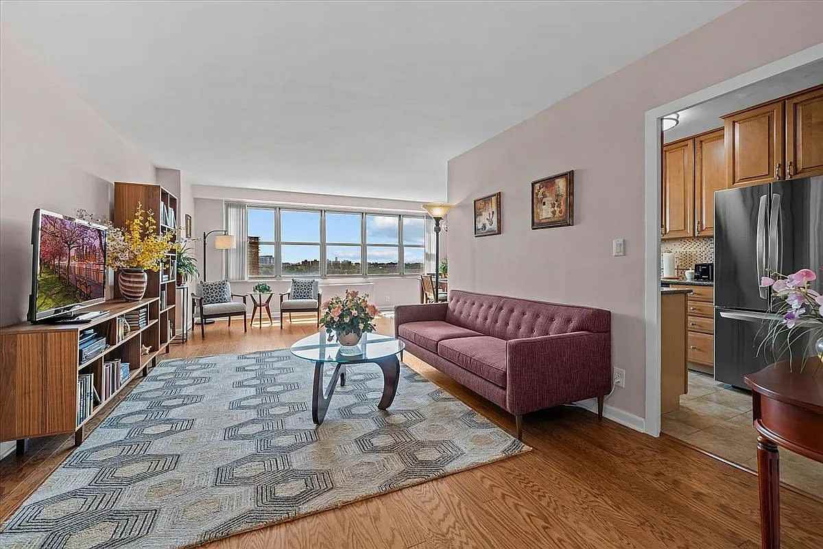 555 Kappock St - Photo 3 of 16